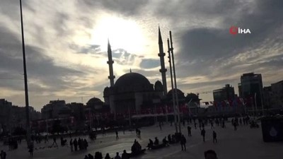  İstanbul’da bulutların oluşturduğu manzara mest etti