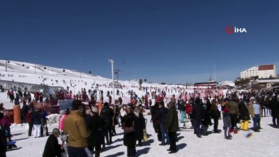  Kar yağdı tatilciler Erciyes'e akın etti