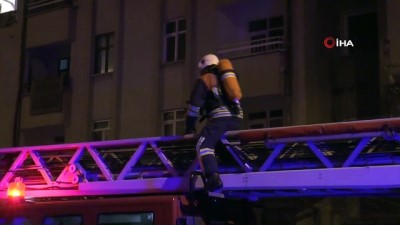  Kayseri’de apartmanın çatısı alev alev yandı