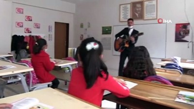 sinif ogretmenligi -   Mezun olduğu okulda müdür oldu, verdiği konserlerle öğrencilerin gönlünde taht kurdu Videosu
