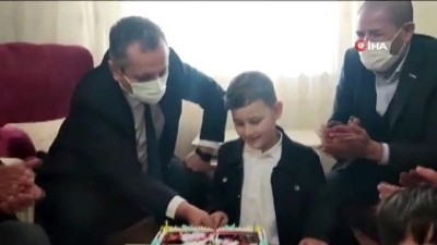 dogum gunu pastasi -  Şehidin oğluna doğum günü sürprizi Videosu