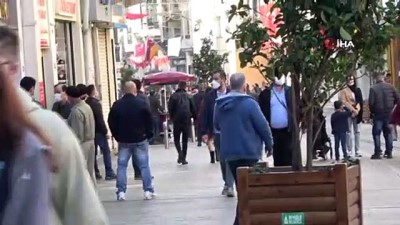  - Taksim'de turistler maske ve sosyal mesafe kuralını hiçe saydı
