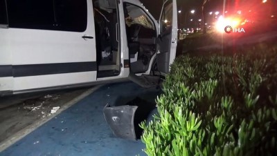  İzmir'de servis minibüsü sahil bandına uçtu: 2 ağır yaralı