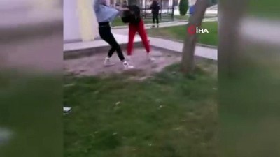 acimasiz -  Genç kızların acımasız kavgası kamerada Videosu