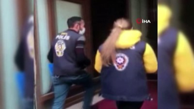kurusiki tabanca -  Bahis oynatan şebekeye operasyon.. El bombası ele geçiren polis ekipleri şaşkına döndü Videosu