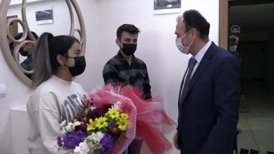 Kayseri Milli Eğitim Müdürü Çandıroğlu'dan, şehit polisin kızına ziyaret