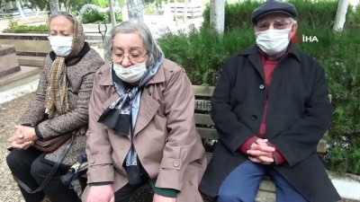 yogun bakim unitesi -  Koronadan ölen doktor, babası için ayrılan mezara defnedildi Videosu