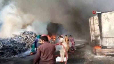 yangina mudahale -  - Pakistan’da fabrikada yangın: 3 yaralı Videosu