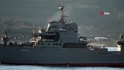  Rus savaş gemisi 'Saratov' Çanakkale Boğazı'ndan geçti