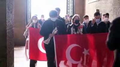 ANKARA - Türk, Azerbaycanlı, KKTC'li ve Türkmen şehit çocukları Anıtkabir'i ziyaret etti