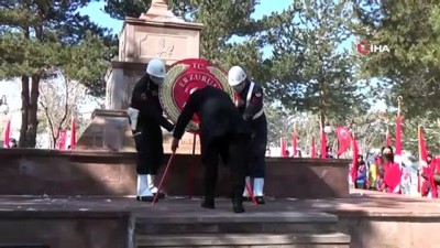 darbe girisimi -  Erzurum Şehitliğinde 18 Mart töreni Videosu