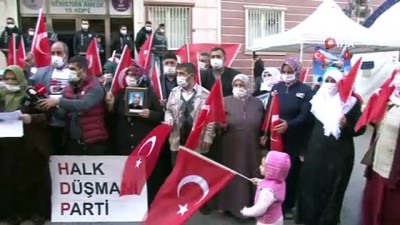  Evlat nöbetindeki aileler, HDP'nin kapatılması için yürüyüş yaptı