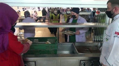 tekstil fabrikasi -  İşçiler öğle yemeğinde üzüm hoşafı ve ekmeği görünce duygulandı Videosu