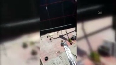 bakim merkezi - MERSİN - Kuvvetli rüzgar iş yerinde asılı reklam panosunu devirdi Videosu
