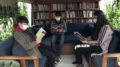 emekli ogretmen - SAMSUN - Yenilenerek kütüphaneye dönüştürülen eski otobüs kitapseverlerin hizmetine sunuldu Videosu