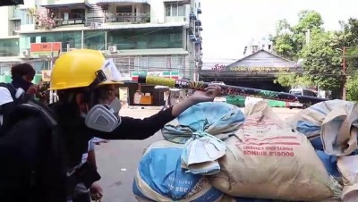 plastik mermi - YANGON - Myanmar'daki protestolarda şimdiye kadar ölenlerin sayısı 217'ye çıktı Videosu