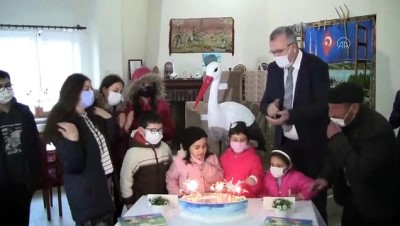 karaagac - BURSA - 10 yıldır aynı köye gelen leylek 'Yaren' için kutlama Videosu
