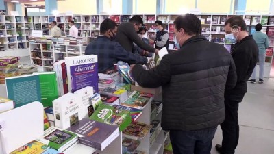 Cezayir kitap fuarında 'Osmanlı ve Türk tarihine' ilişkin kitaplar ilgi görüyor