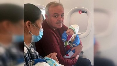  Uçakta kalp krizi geçiren bebek yolcunun hayatını AK Parti milletvekili kurtardı