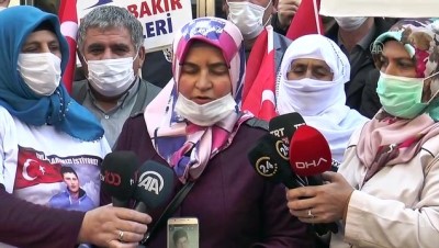 oturma eylemi - Diyarbakır'daki evlat nöbetine bir aile daha katıldı Videosu