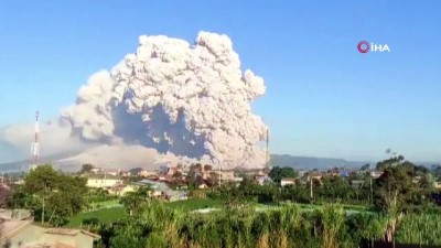  - Endonezya'da Sinabung Yanardağı'nda patlama