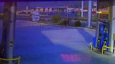 akaryakit istasyonu -  İstasyona dalan tır faciaya yol açıyordu Videosu