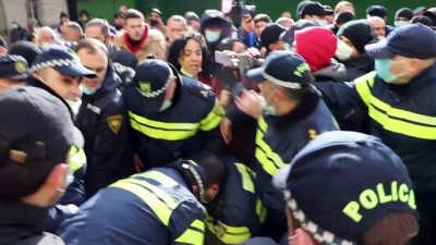 muhalefet partileri - TİFLİS - Gürcistan'da protestocular ile polis arasında arbede çıktı Videosu