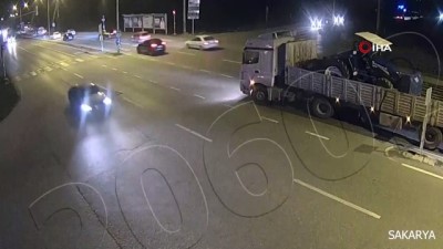 internet sitesi -  - Tırla otomobilin çarpışması KGYS’ye yansıdı Videosu