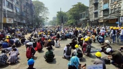 hukumet - YANGON - Myanmar'da darbeye karşı protestolar, güvenlik güçlerinin sert müdahalesine rağmen sürüyor Videosu