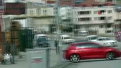 kisla -  Ana caddede başıboş koşan at şaşırttı Videosu