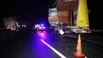 arac sayisi - BOLU - Yolcu otobüsü arızalanan kamyona çarptı: 3 yaralı Videosu