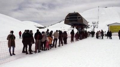 kayak tutkunlari - KAHRAMANMARAŞ - Yedikuyular Kayak Merkezi'nde ilkbaharda kayak keyfi Videosu