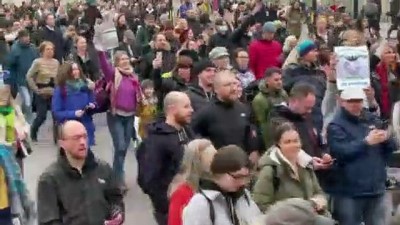 ingiltere - LONDRA - İngiltere’de aşı ve Kovid-19 önlemleri protesto edildi (1) Videosu