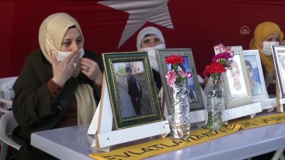 kucuk kiz - Diyarbakır anneleri oturma eylemini kararlılıkla sürdürüyor Videosu