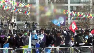 DİYARBAKIR - HDP'nin Nevruz etkinliğinde terör örgütü propagandası yapıldı