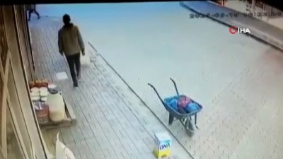 aktuel -   Mardin’de peynir hırsızlığı yapan kişi güvenlik kamerasına yakalandı Videosu