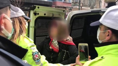 ozel guvenlik - BURSA - Maske takmamak için direnen kadın ve annesi hakkında işlem yapıldı Videosu