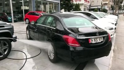 İSTANBUL - Çamurlu yağış sonrası sürücüler, araçlarını oto yıkamacılara götürdü
