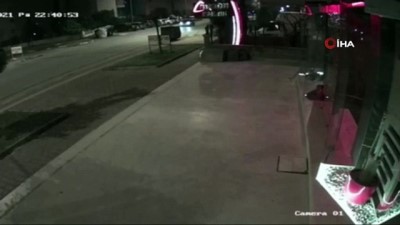 kagit toplayicisi -  Kağıt toplayıcısının darp anı ve motosikletinin yakılması güvenlik kamerasında Videosu