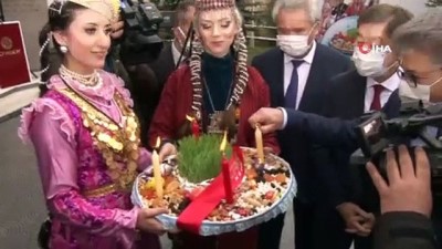  Kültür ve Turizm Bakanı Ersoy, Nevruz ateşinden atladı