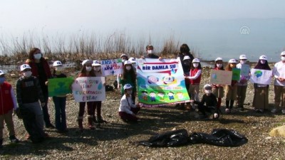 SAKARYA - İlkokul öğrencileri Dünya Su Günü'nde Sapanca Gölü'nde kıyı temizliği yaptı