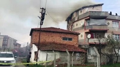 cati kati - EDİRNE - Bacadan sıçrayan alevler çatı katındaki dairede yangına neden oldu Videosu
