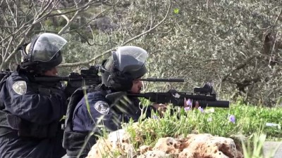mermi - İsrail güçlerinden Yahudi yerleşimcilere karşı Urme Tepesi'nde nöbet tutan Filistinlilere müdahale Videosu