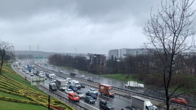 trafik yogunlugu - İSTANBUL - Yağmur, trafik akışında yoğunluğa neden oluyor Videosu