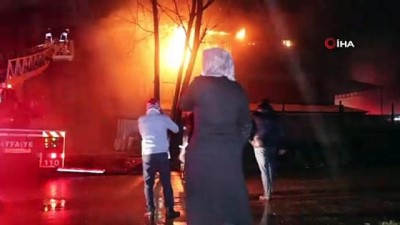 mobilya -  Mobilyacılar çarşısında yangın: 5 dükkan alevlere teslim oldu Videosu