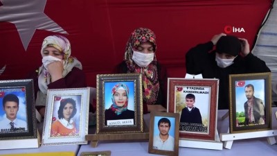 oturma eylemi -  Evlat nöbetindeki ailelerden HDP'ye tepki: 'Bizim çocuklarımızı HDP götürdü, PKK gelip buradan çocuklarımızı götüremez' Videosu