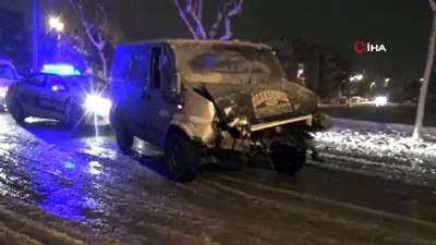 minibus soforu -  Kaza sonrası polisi ‘Rektörün şoförüyüm’ diyerek baskı altına almaya çalıştı
 Kaza sonrası polisi ‘Rektörün şoförüyüm’ diyerek baskı altına almaya çalıştı Videosu