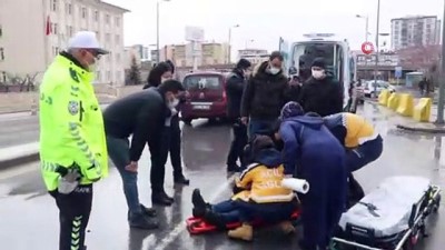 il emniyet mudurlugu -  Oğlu polis memuruna çarpan anne, gözyaşı içerisinde yaralının başında bekledi Videosu