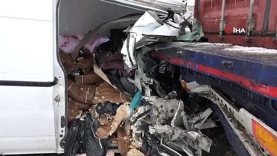 tas ocagi -  Patlayıcı madde yüklü minibüs tıra çarptı: 1 ölü, 1 yaralı Videosu