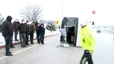 servis otobusu -  Servis otobüsü devrildi: 10 yaralı Videosu